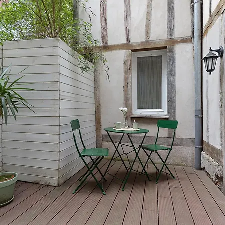 Cozy Studio With Terrace In Rouen - City Center Daire