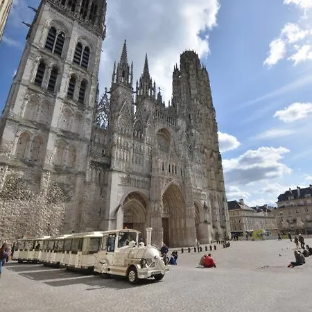 Cozy With Terrace In - Center Apartment Rouen